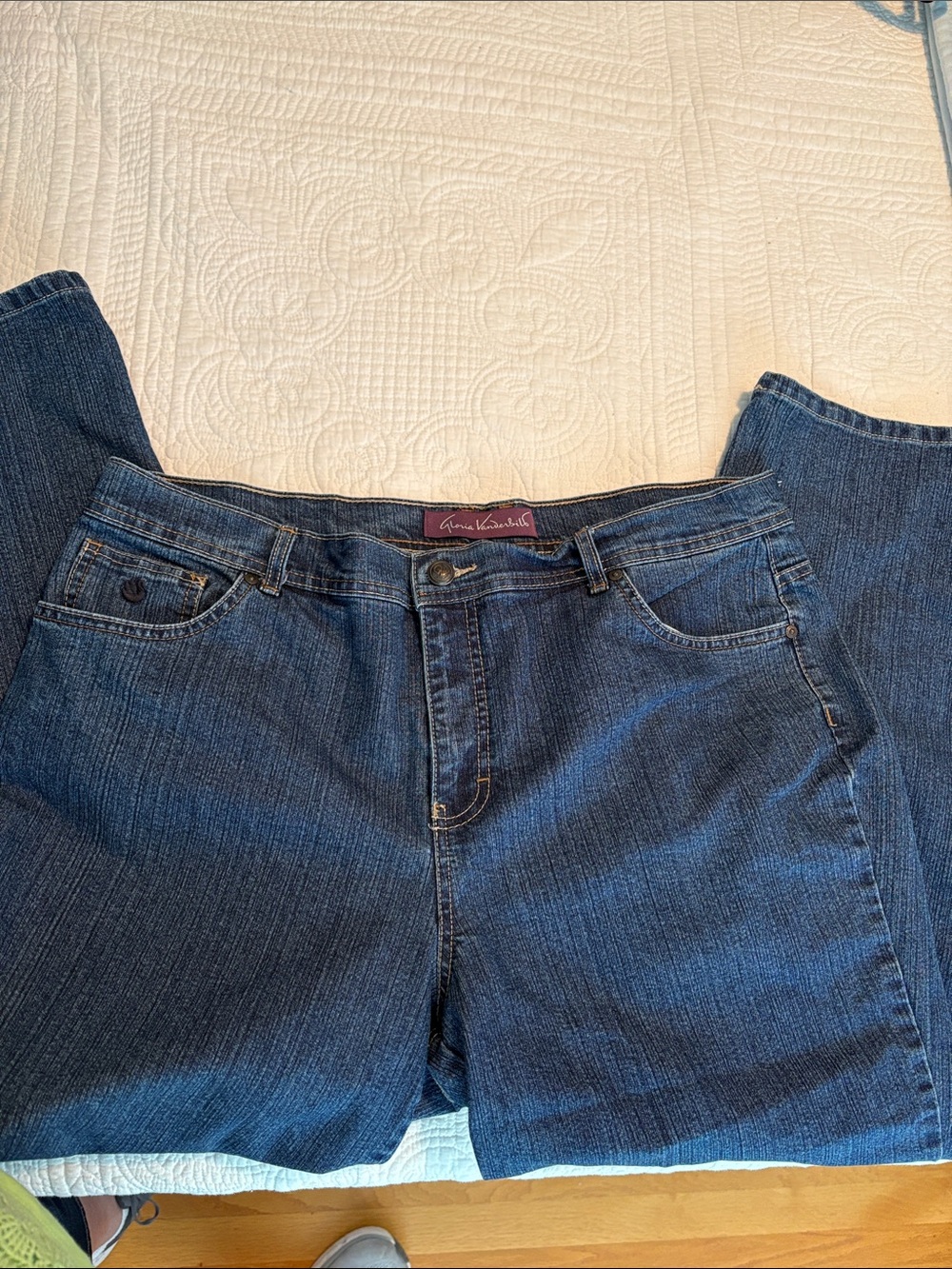 Gloria Vanderbilt Straight Leg Jeans in Dark Blue Wash